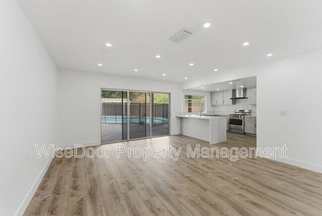 Building Photo - 1500 Aldea Dr