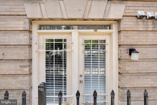 Building Photo - 1801 Calvert St NW