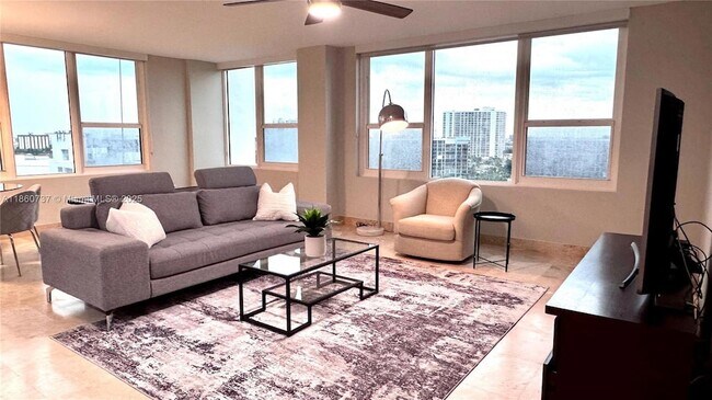 Building Photo - 3505 S Ocean Dr