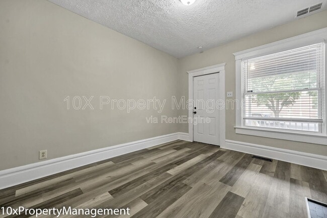 Building Photo - 1127 McAllister Ave