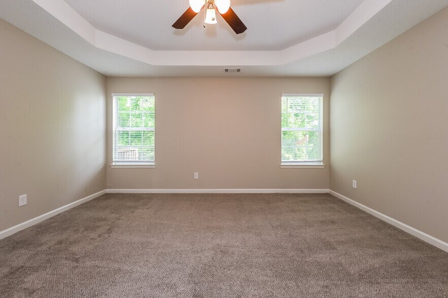 Building Photo - 824 Summit Park Trail