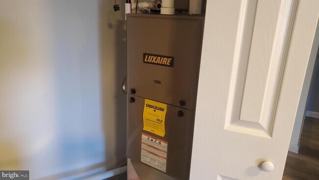 Building Photo - 29 E Hinckley Ave