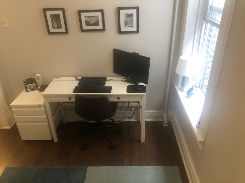 Office/Den - 1409 N Maplewood Ave