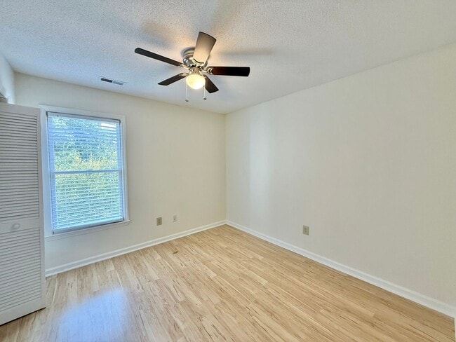 Building Photo - Newly Remodeled 3BD, 2.5BA Townhouse in Ca...