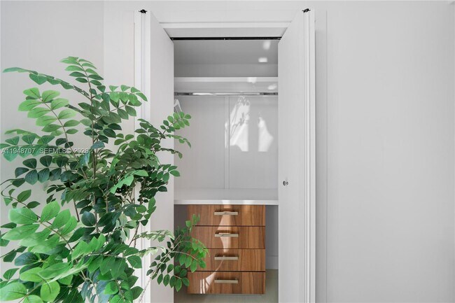 Building Photo - 1150 102nd St