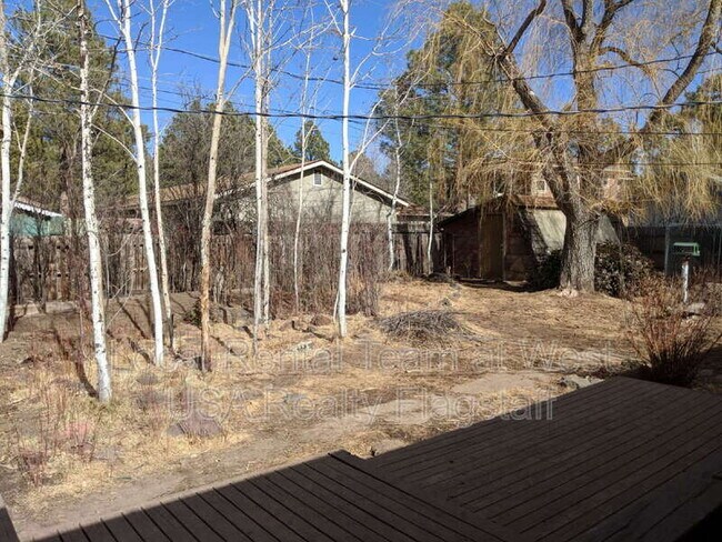 Building Photo - 422 E David Dr