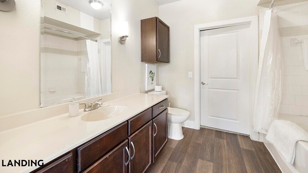 Building Photo - 7373 Valley View Ln