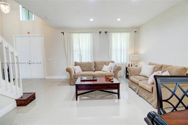 Building Photo - 1610 Sandpiper Cir