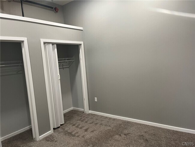 Building Photo - 317 S Clinton St