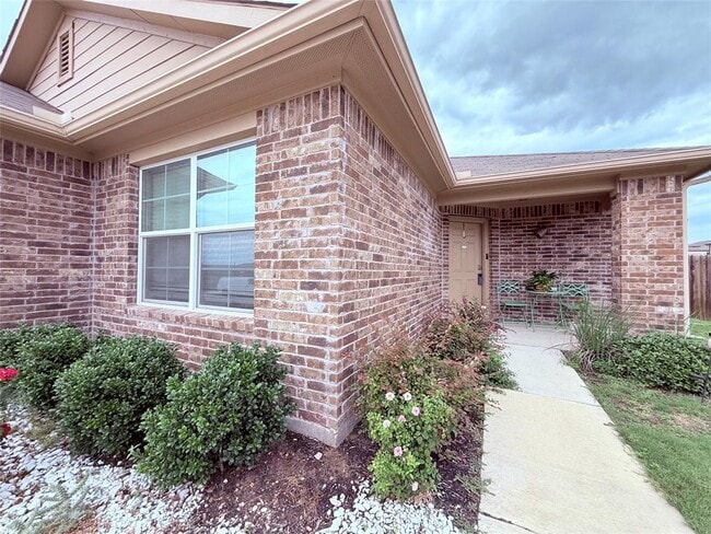 Building Photo - 10801 Seguin St