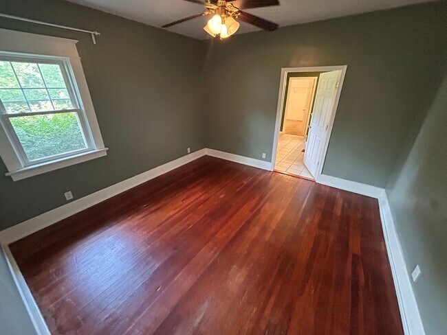 Building Photo - Charming 3-bedroom, 2.5-bathroom home loca...