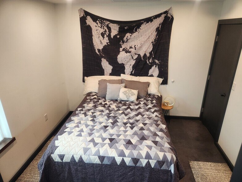 Building Photo - 504 Kinderhook Rd