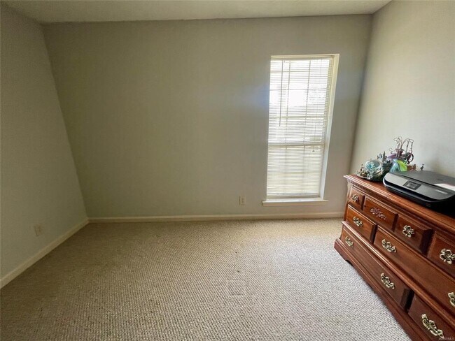 Building Photo - 21 Shelton Cir