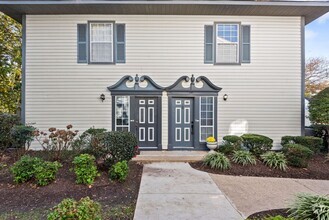 Building Photo - Centrally Located Virginia Beach Condo