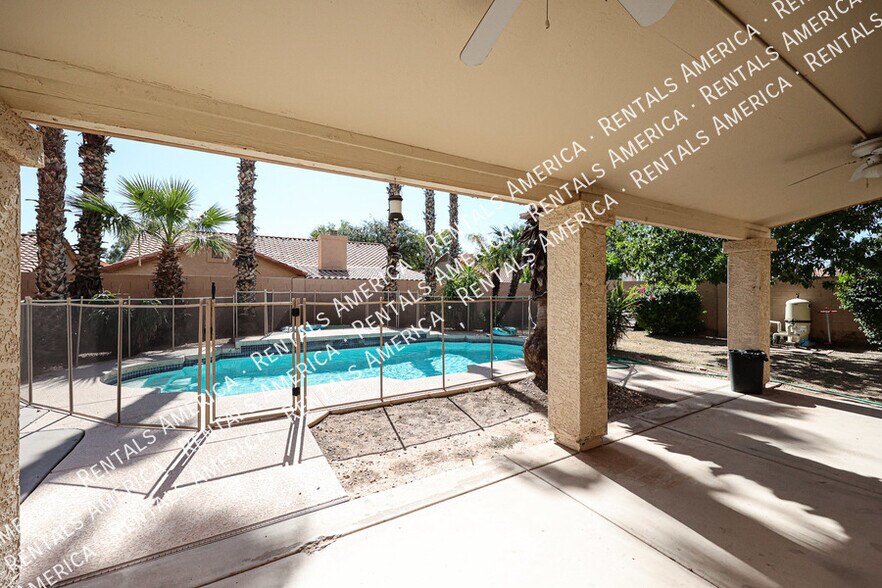 Building Photo - 2361 W Myrtle Dr