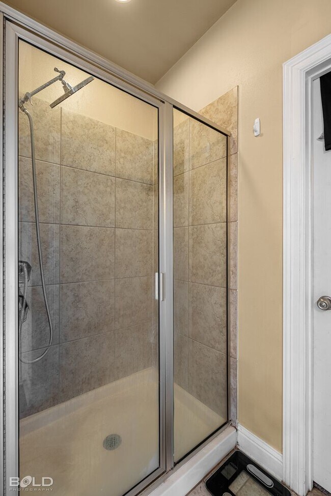 Building Photo - Check Out this 4 Bed 2 Bath with A Pool and Hot Tub