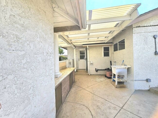 Building Photo - Beautiful Rental In Buena Park