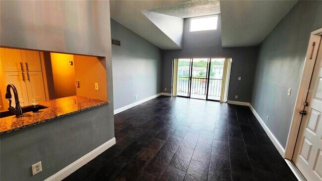 Building Photo - 8215 Sun Spring Cir