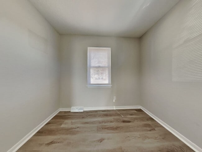 Building Photo - Charming 3-Bed Home in Lees Summit with Garage