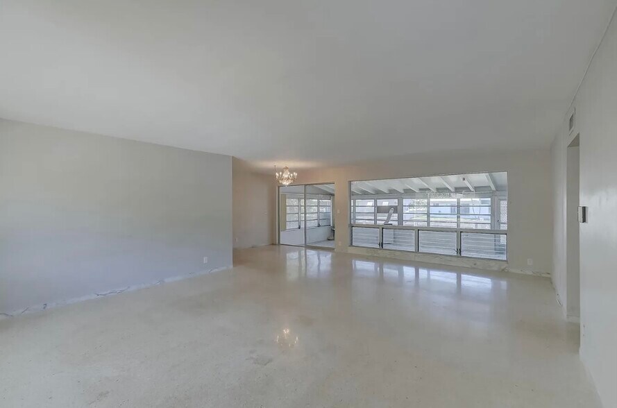 Building Photo - 2041 Coral Reef Dr