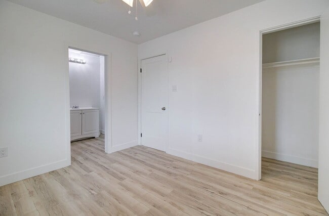 Building Photo - 2539 N 39th Ave