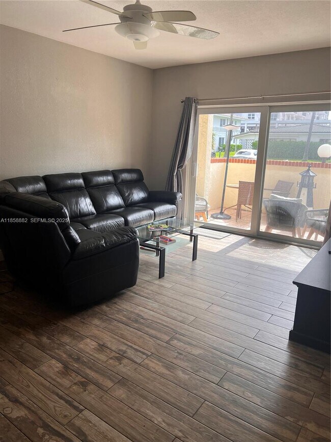 Building Photo - 400 N Riverside Dr