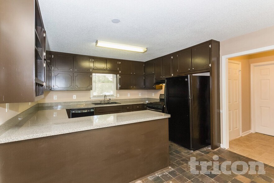 Building Photo - 2965 Windcrest Dr