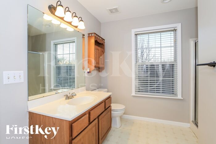 Building Photo - 410 Meadow Springs Dr