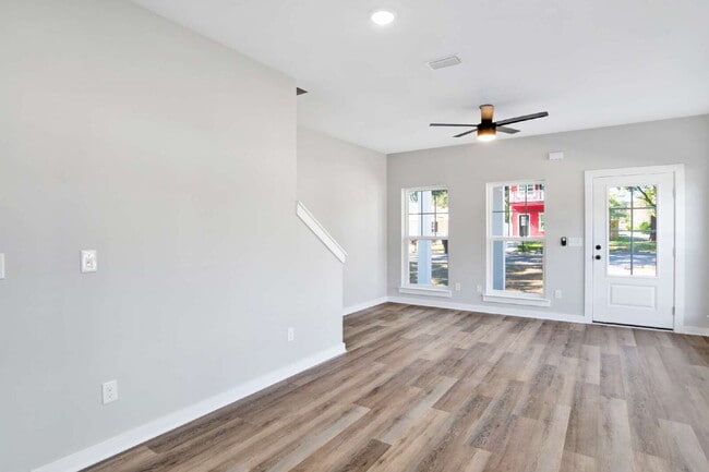 Building Photo - **Available now. This pet-friendly property features a small fenced yard with water and lawn main...