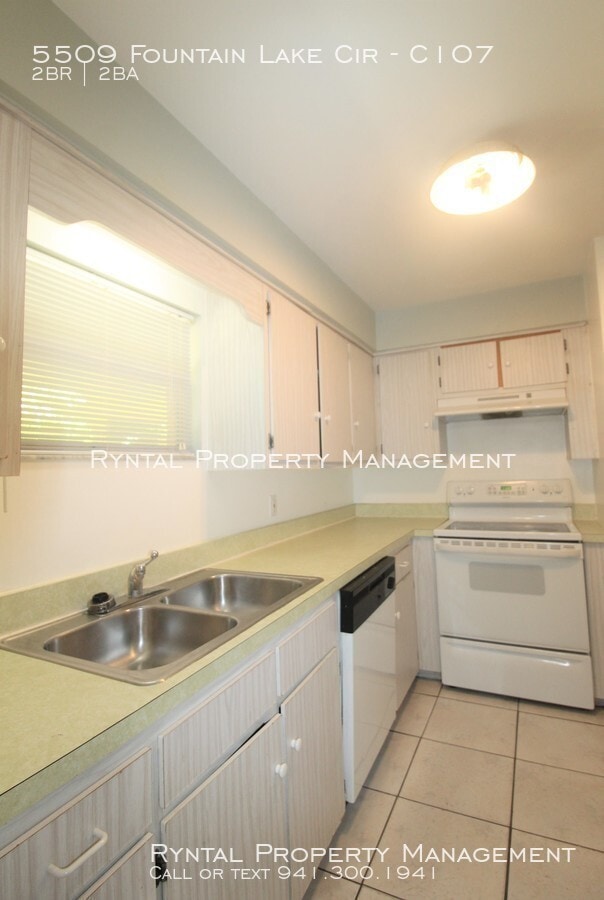 Building Photo - 5509 Fountain Lake Cir