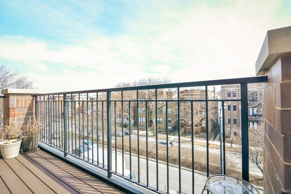 Building Photo - 4342 N Ashland Ave