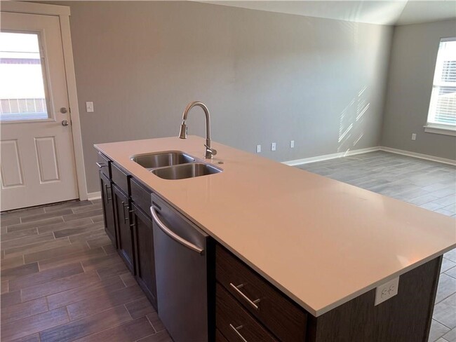 Building Photo - 505 W Weymouth