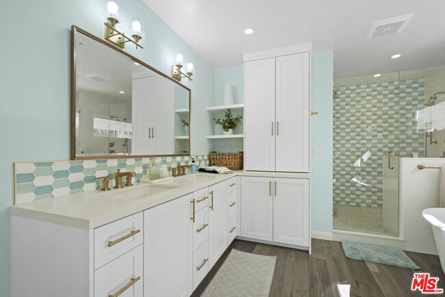 Building Photo - 4875 Bluebell Ave