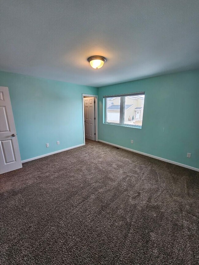 Building Photo - 949 Madison Ln