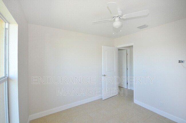 Building Photo - 1025 W 31st St