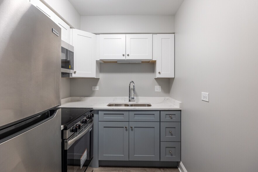 Building Photo - 745 W Gordon Ter