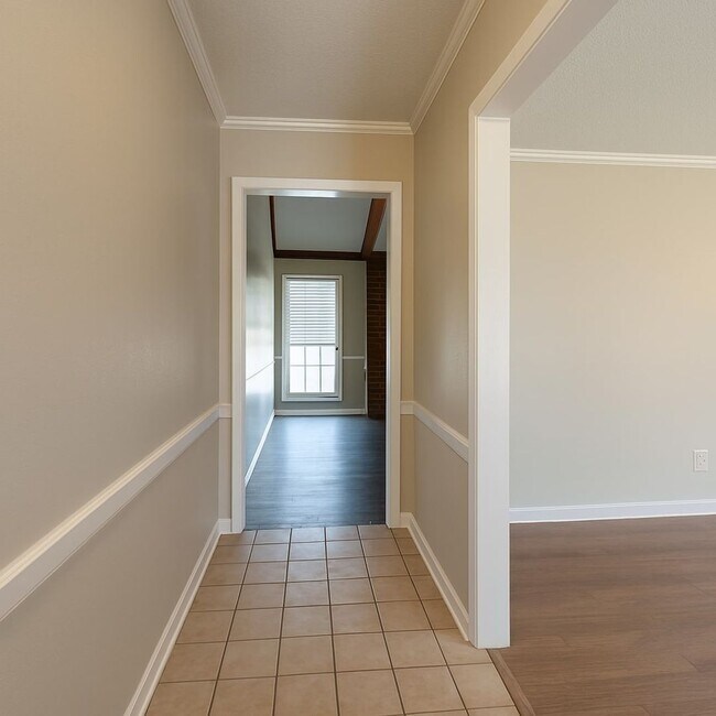 Building Photo - 1806 Heatherton Dr