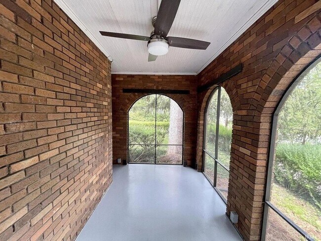 Building Photo - 611 S Eagleson Ave