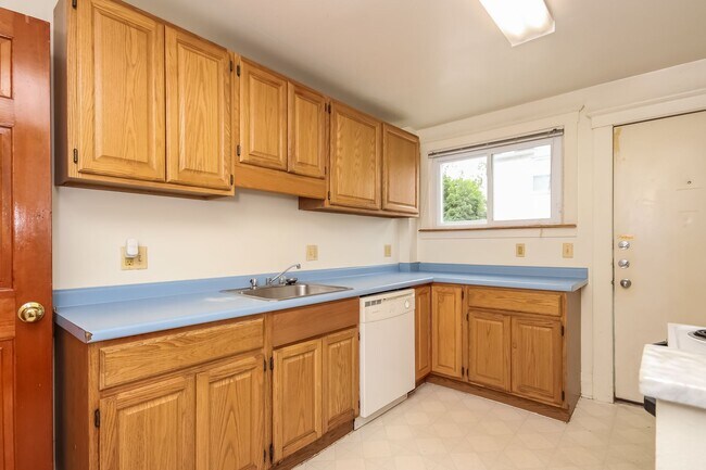 Building Photo - 1344 Wilmot Ct