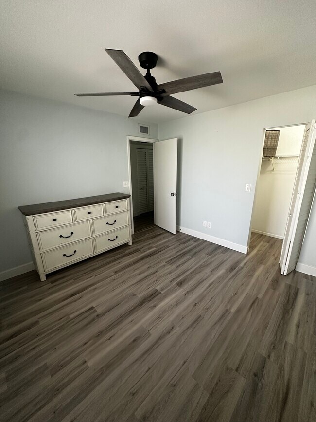 Building Photo - 13351 Greengate Blvd