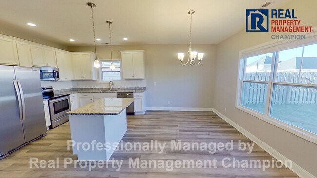 Building Photo - Spacious Home with Fenced Yard