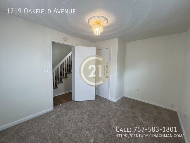 Building Photo - 1719 Oakfield Ave