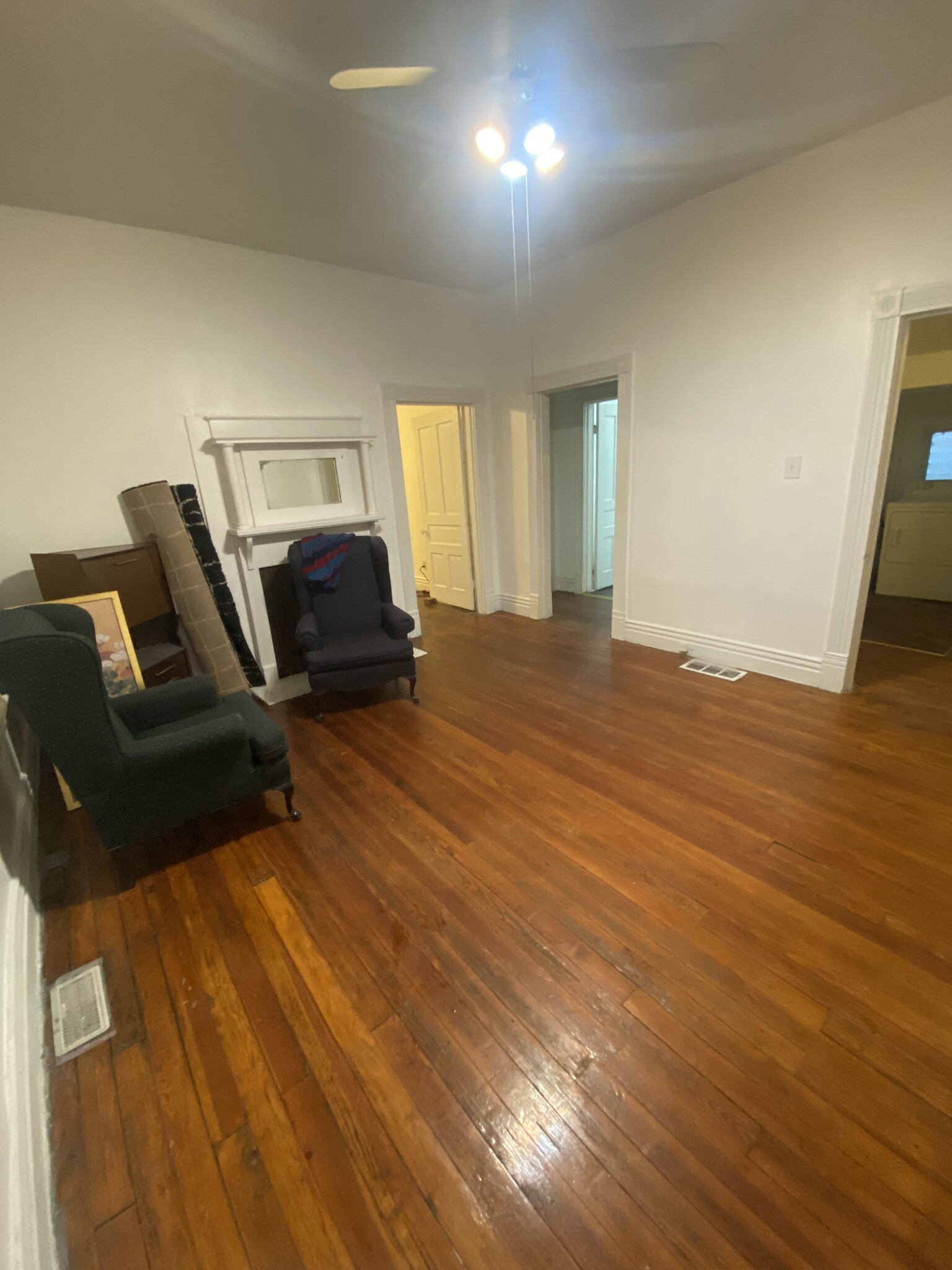 Living room - 1430 S Floyd St