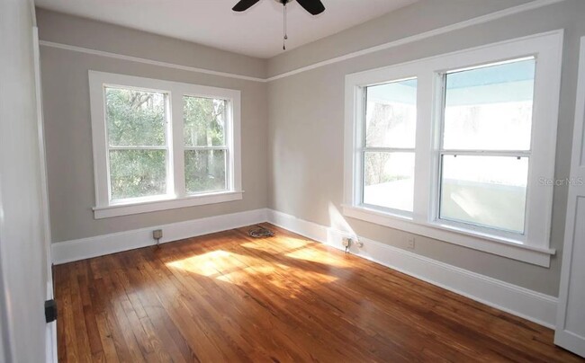 Building Photo - 324 N Joanna Ave