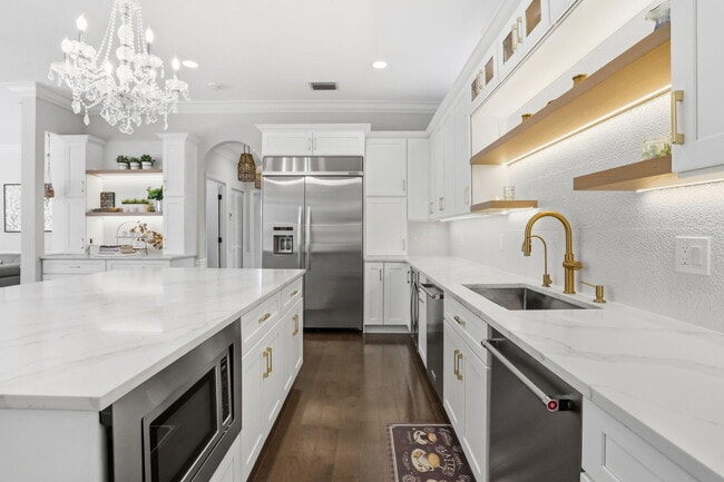 Building Photo - 375 SW 16th St