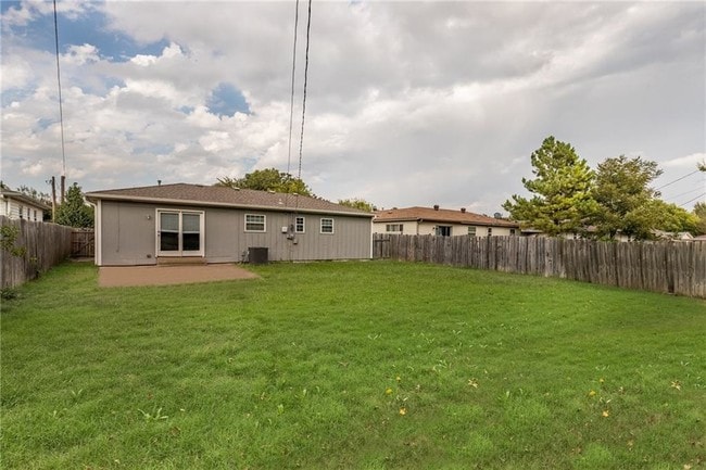 Building Photo - 9 Shirley Ln