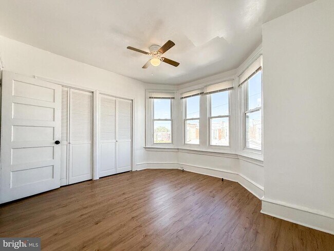 Building Photo - 156 W Albanus St