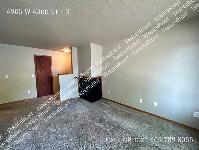 Building Photo - 4905 W 43rd St