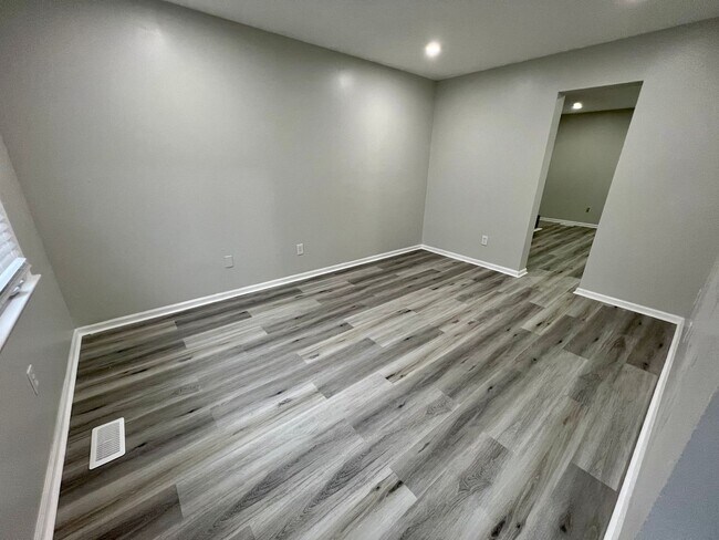 Building Photo - 4233 Remo Crescent Rd