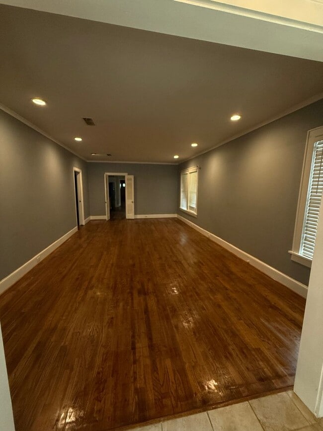 Building Photo - Charming South Highlands Home with Multiple Living Areas